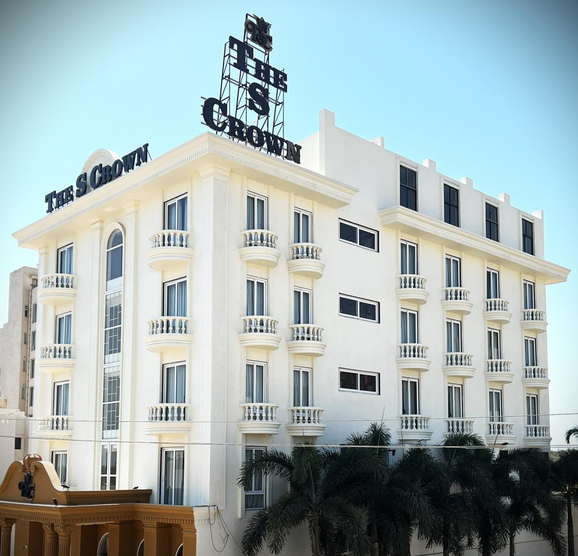 Hotel The S Crown Somnāth Exteriér fotografie
