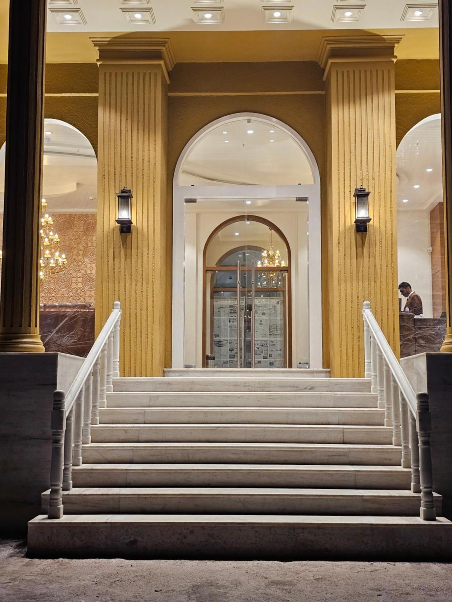 Hotel The S Crown Somnāth Exteriér fotografie