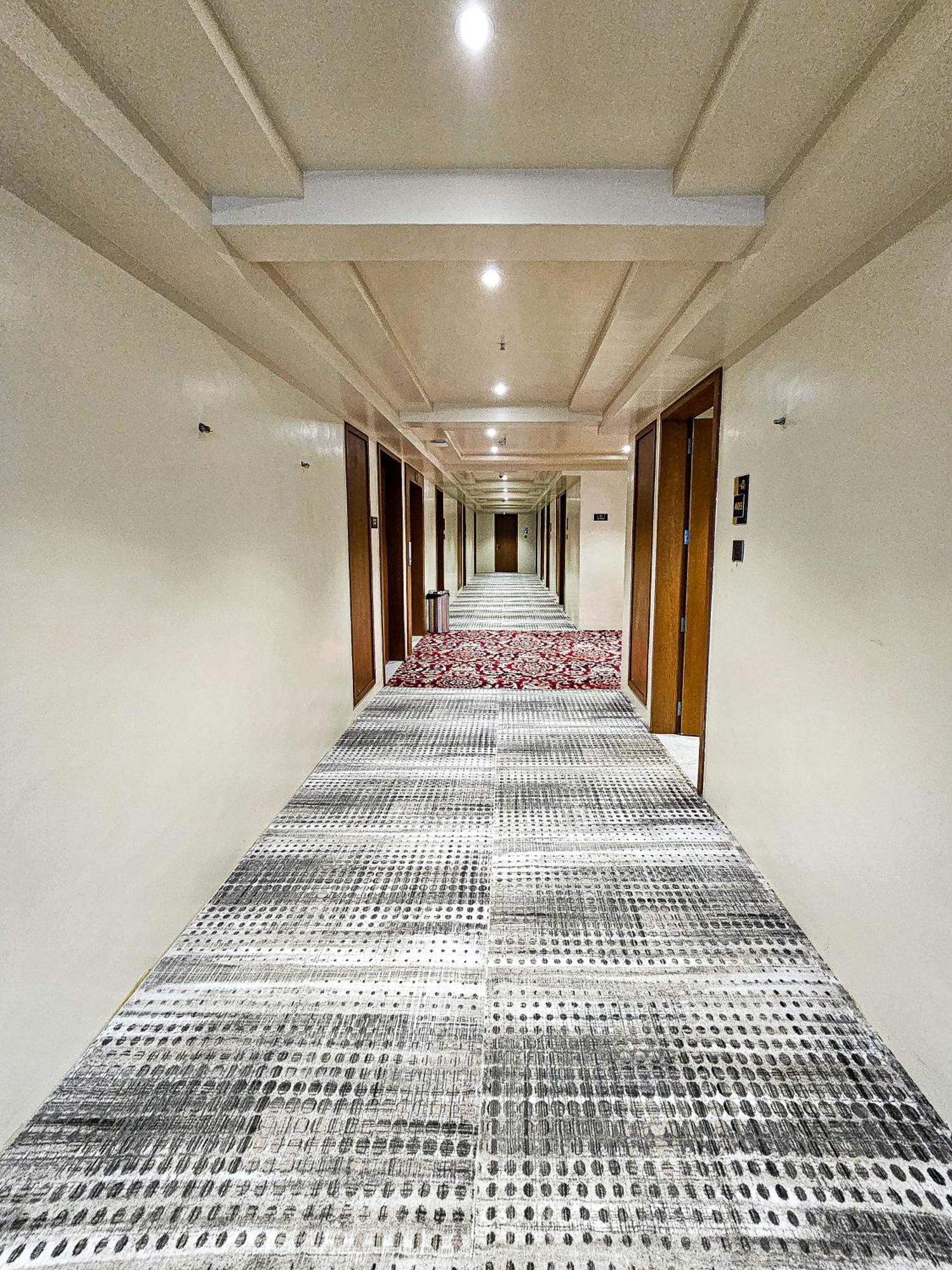 Hotel The S Crown Somnāth Exteriér fotografie